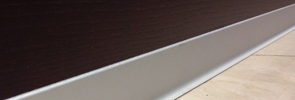 Плинтус алюминиевый L-образный анодированное серебро (3000*11*100 мм) — купить в Казани