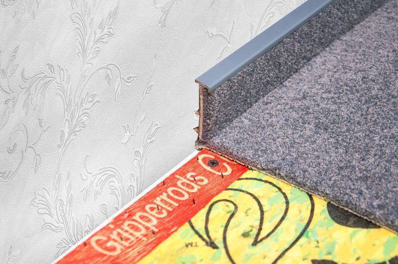 Плинтус для ковролина "Korner" Listwa графит (2500*13,8*50 мм) — купить в Казани