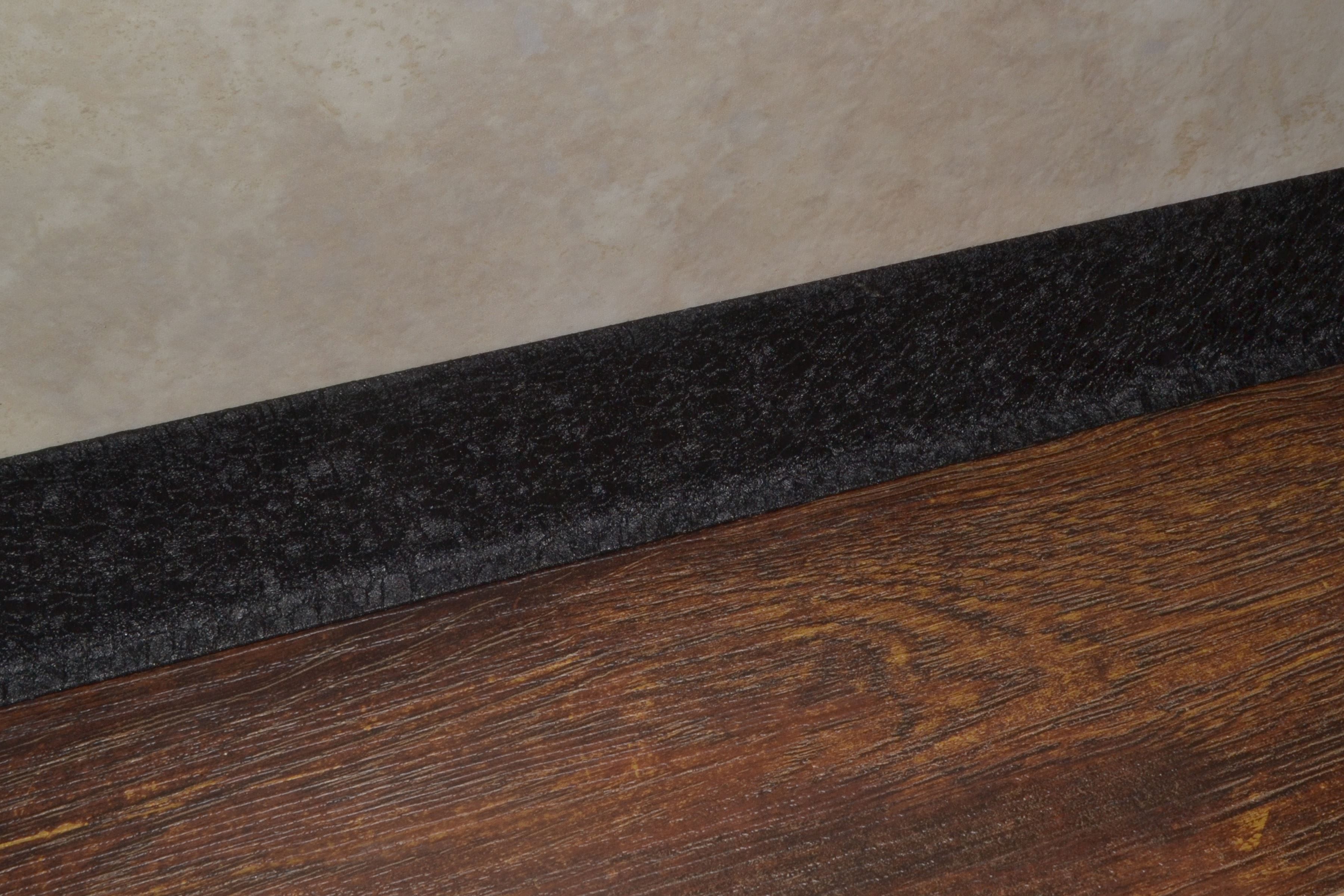 Плинтус алюминиевый L-образный текстура кожи черная (2500*11*60 мм) — купить в Казани