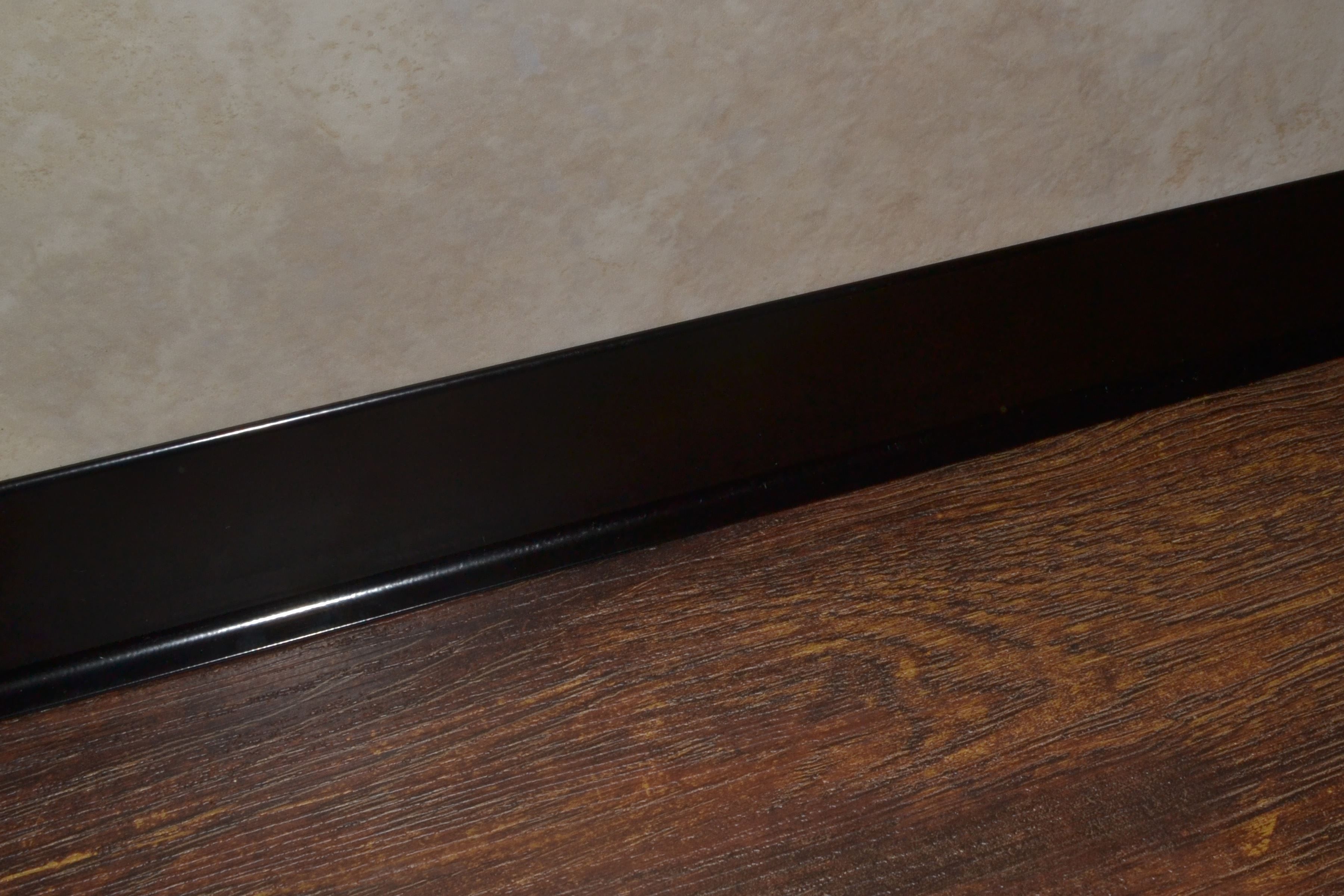 Плинтус алюминиевый L-образный черный (2500*11*60 мм) — купить в Казани